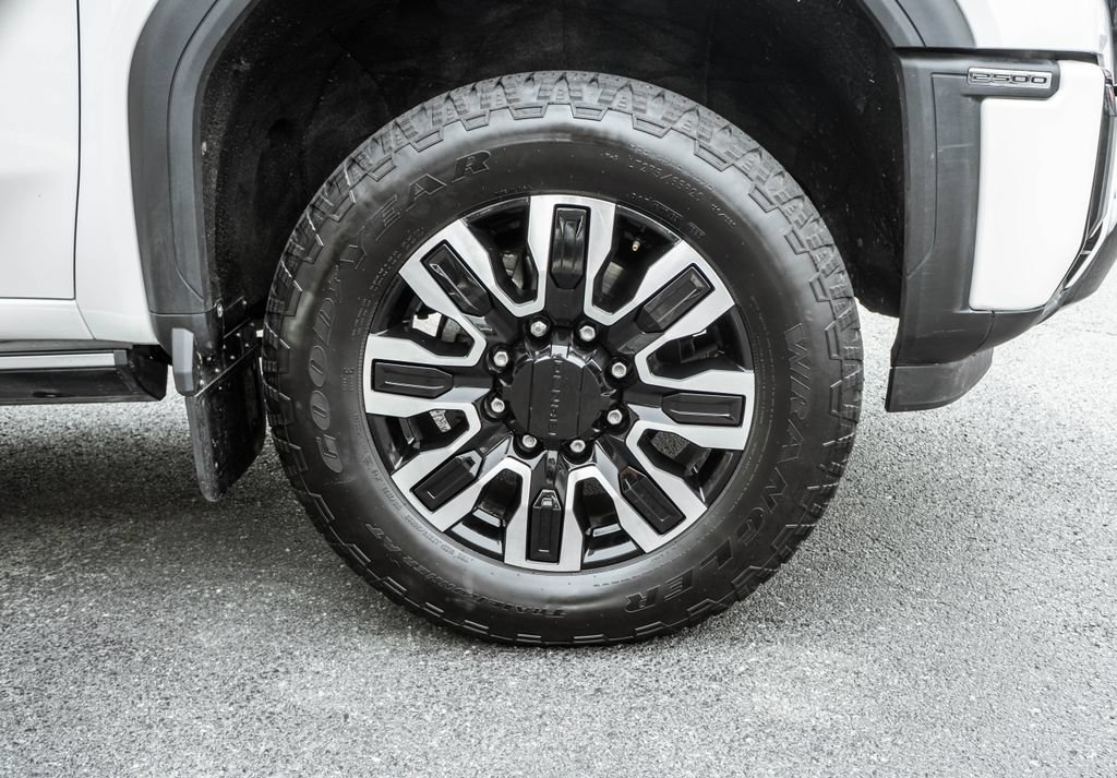 Used 2024 GMC Sierra 2500 Denali Ultimate AWD/4WD image 5