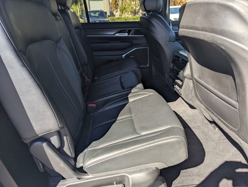 Used 2023 Jeep Wagoneer L Series II image 13