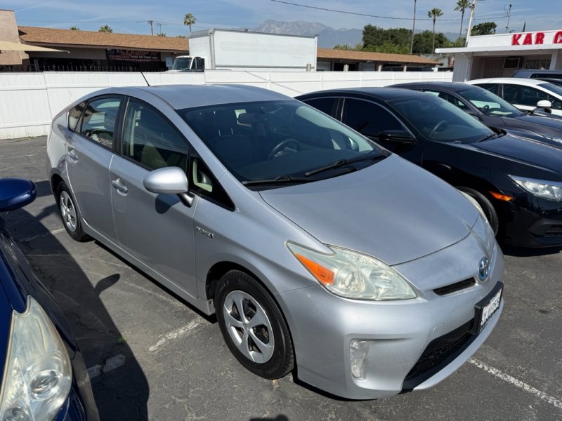 Used 2012 Toyota Prius Four FWD image 1