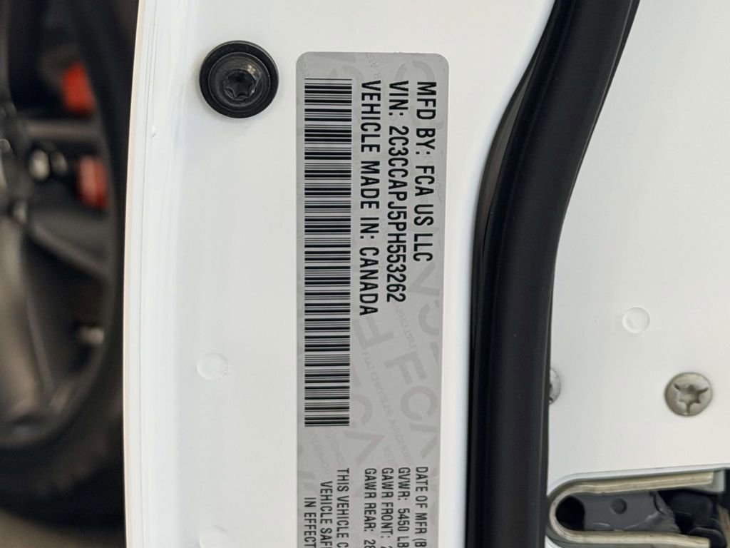 Used 2023 Chrysler 300 C image 28