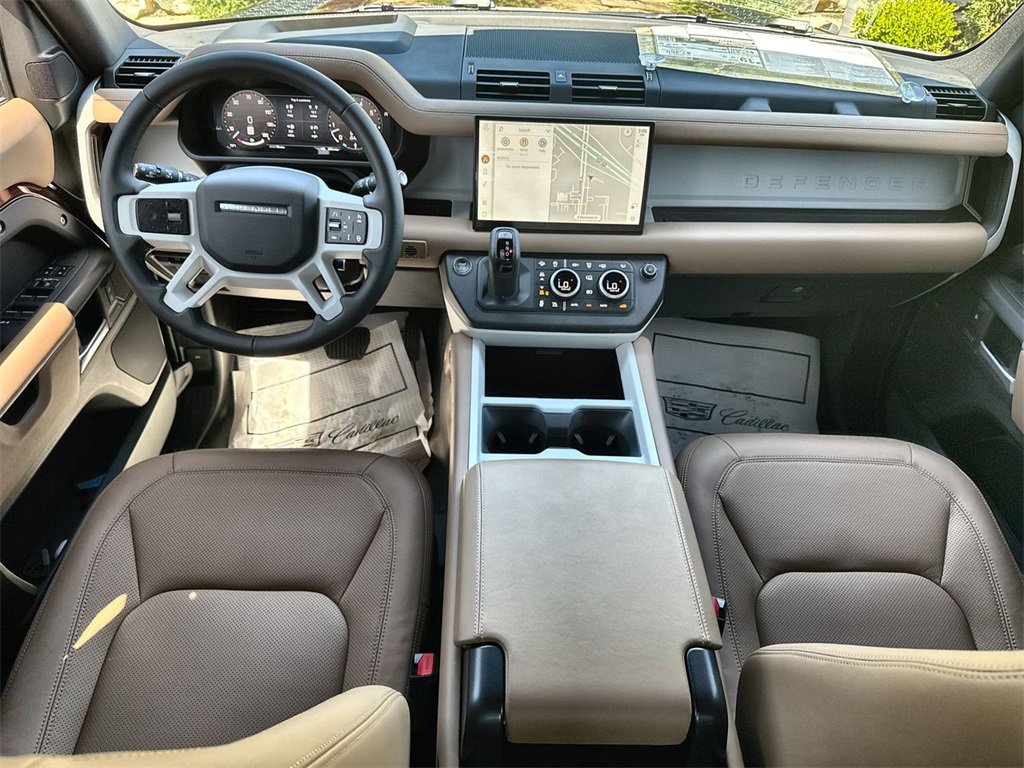 Used 2025 Land Rover Defender 130 X-Dynamic SE image 12