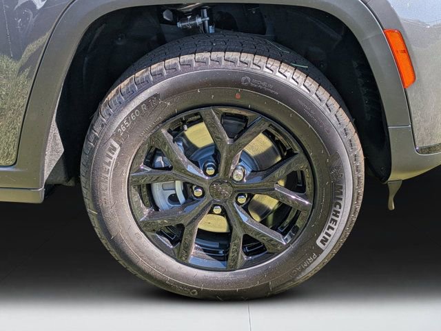 New 2025 Jeep Grand Cherokee L Laredo image 9