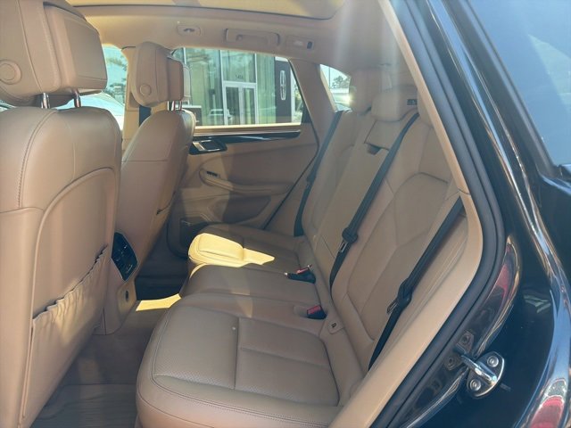 Used 2017 Porsche Macan Base image 11