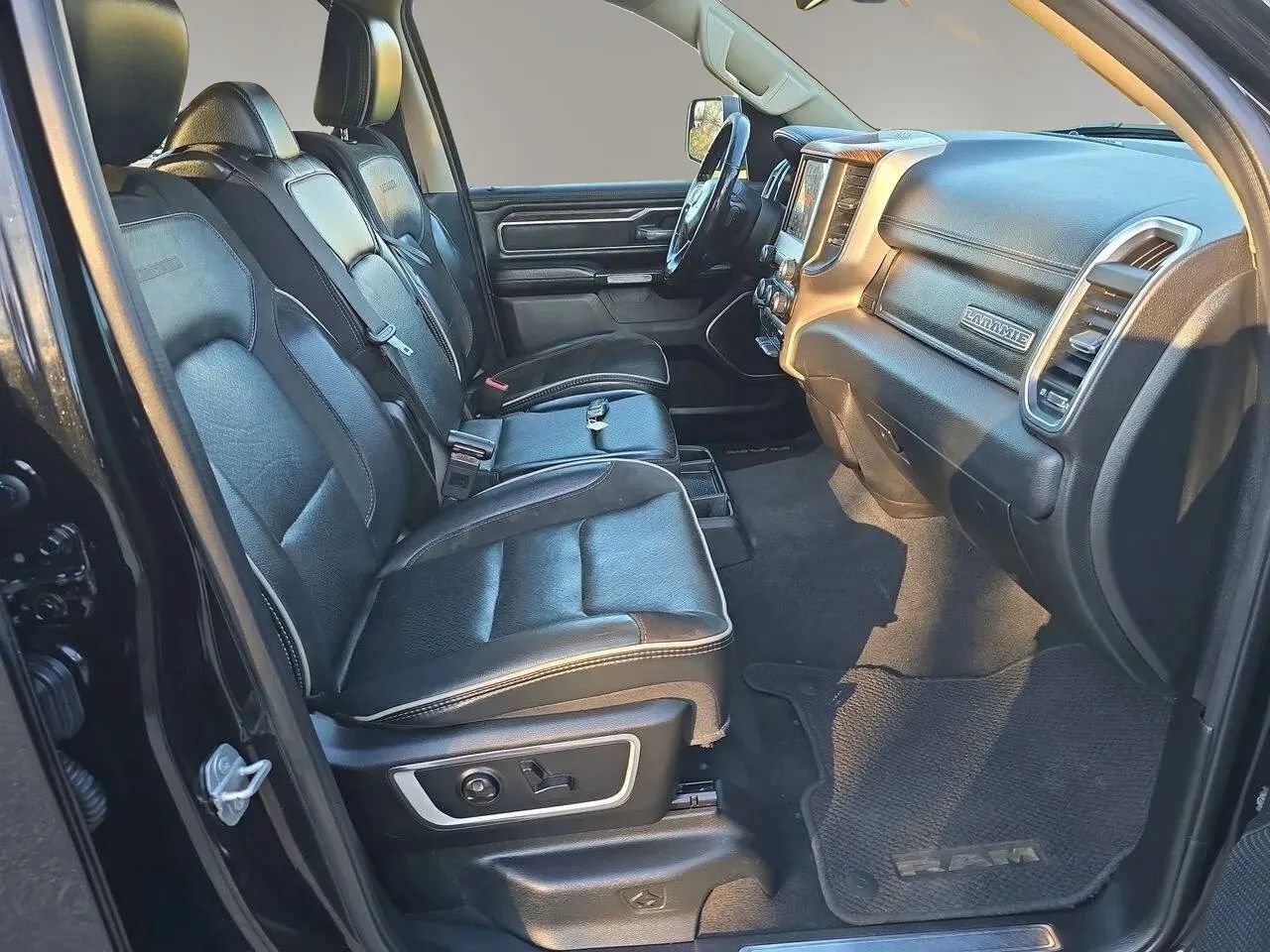 Used 2019 RAM 1500 Laramie AWD/4WD image 24