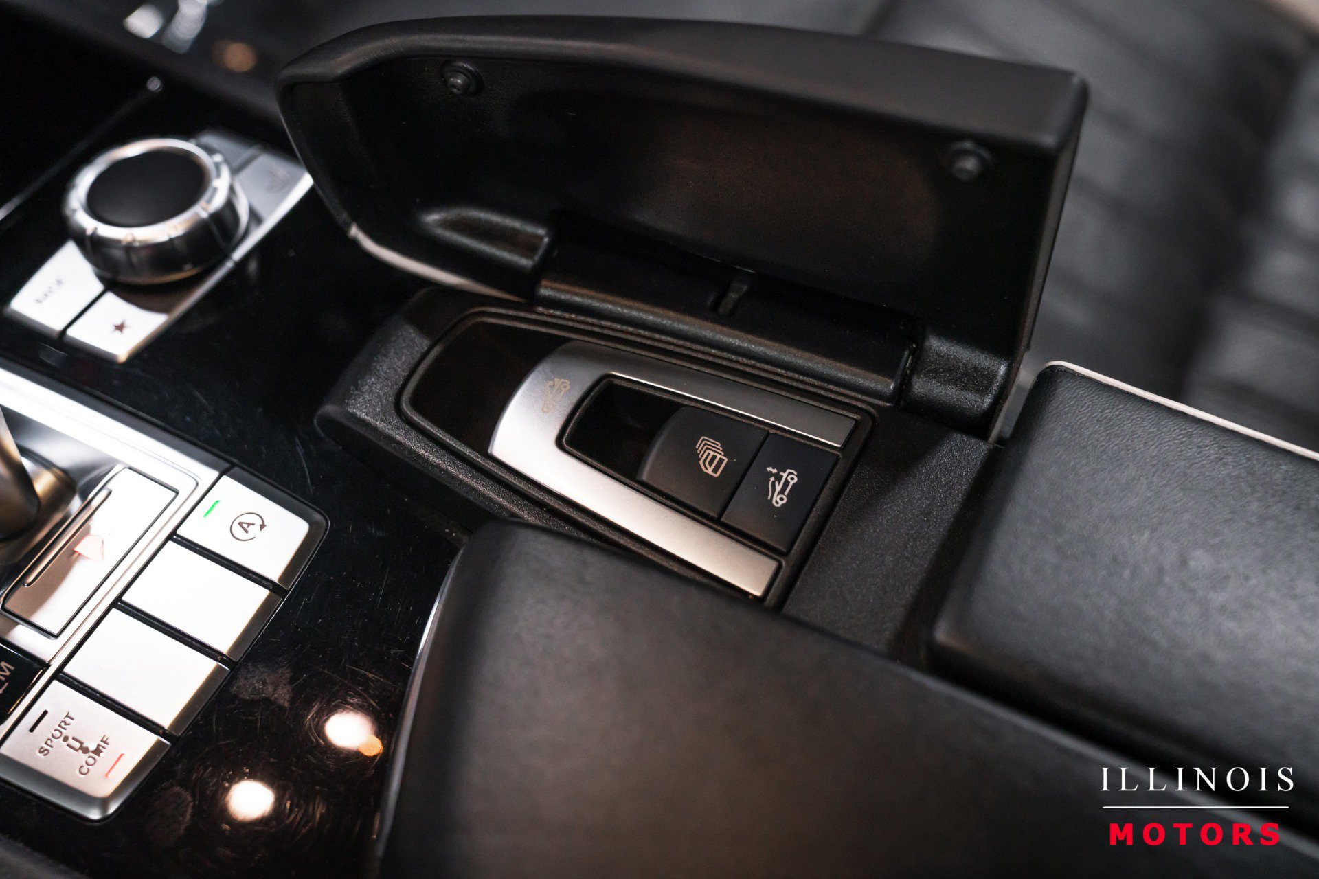 Used 2015 Mercedes-Benz SL 550 image 29