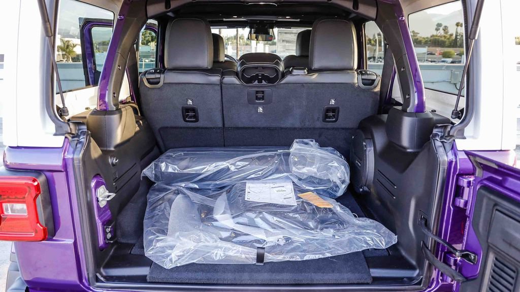 New 2026 Jeep Wrangler Unlimited Rubicon w/ Whitecap Package AWD/4WD image 31