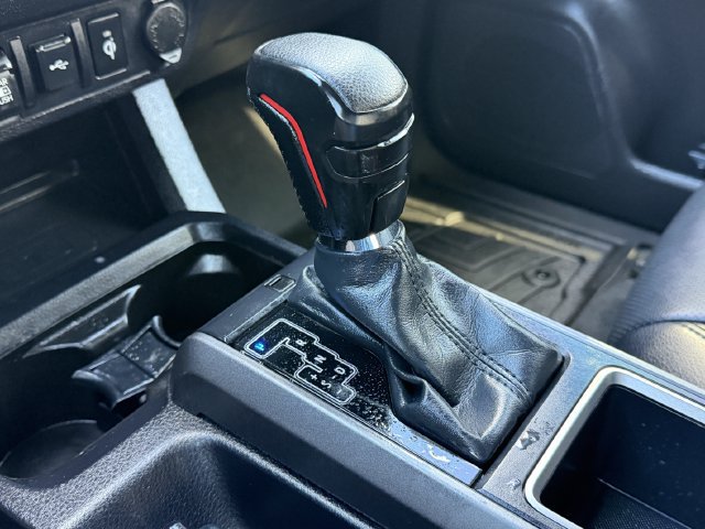 Used 2022 Toyota Tacoma TRD Off-Road AWD/4WD image 17