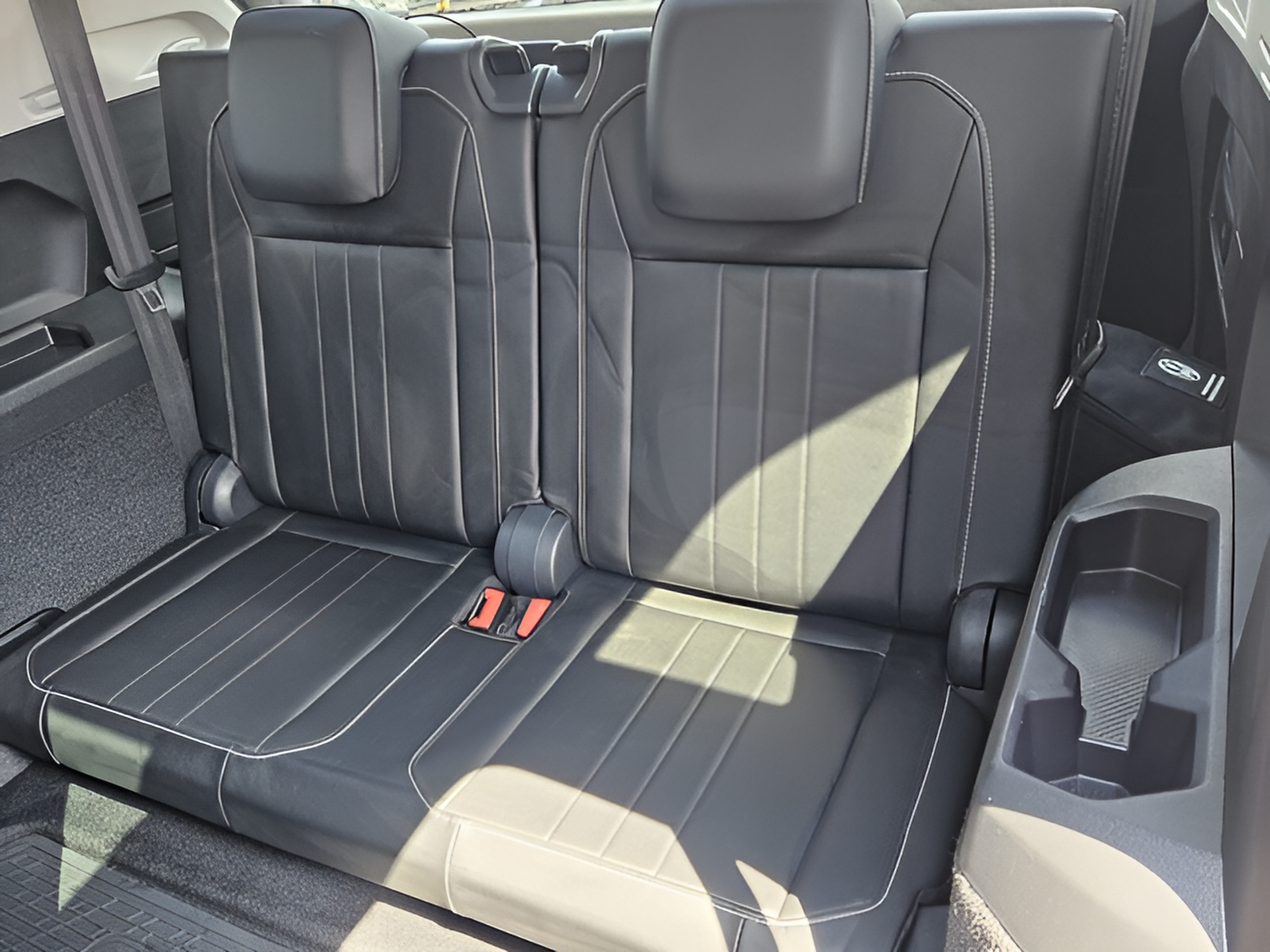 Certified 2023 Volkswagen Tiguan SE w/ Panoramic Sunroof Package FWD image 9