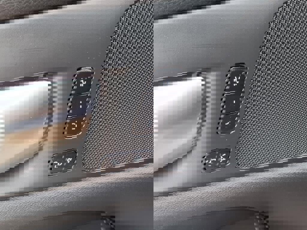 Certified 2025 Volvo S60 B5 Plus image 17