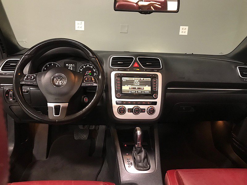 Used 2014 Volkswagen Eos Executive FWD image 25