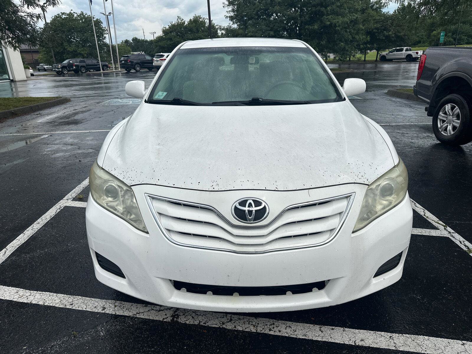 Used 2010 Toyota Camry LE FWD image 2