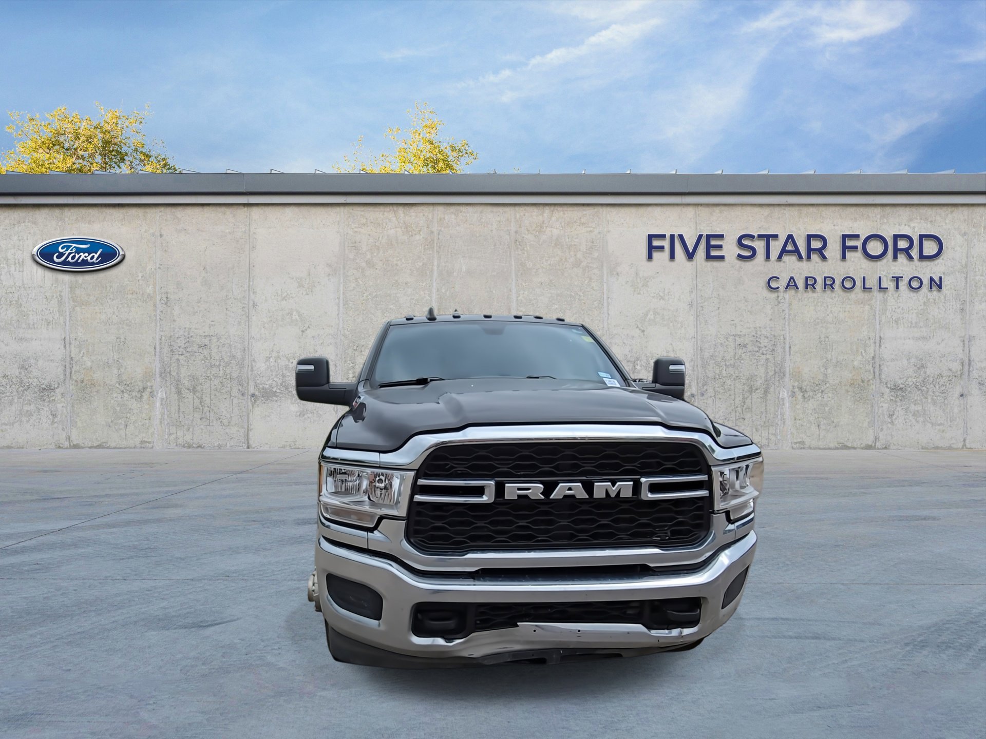 Used 2024 RAM 3500 Tradesman w/ Chrome Appearance Group AWD/4WD image 3