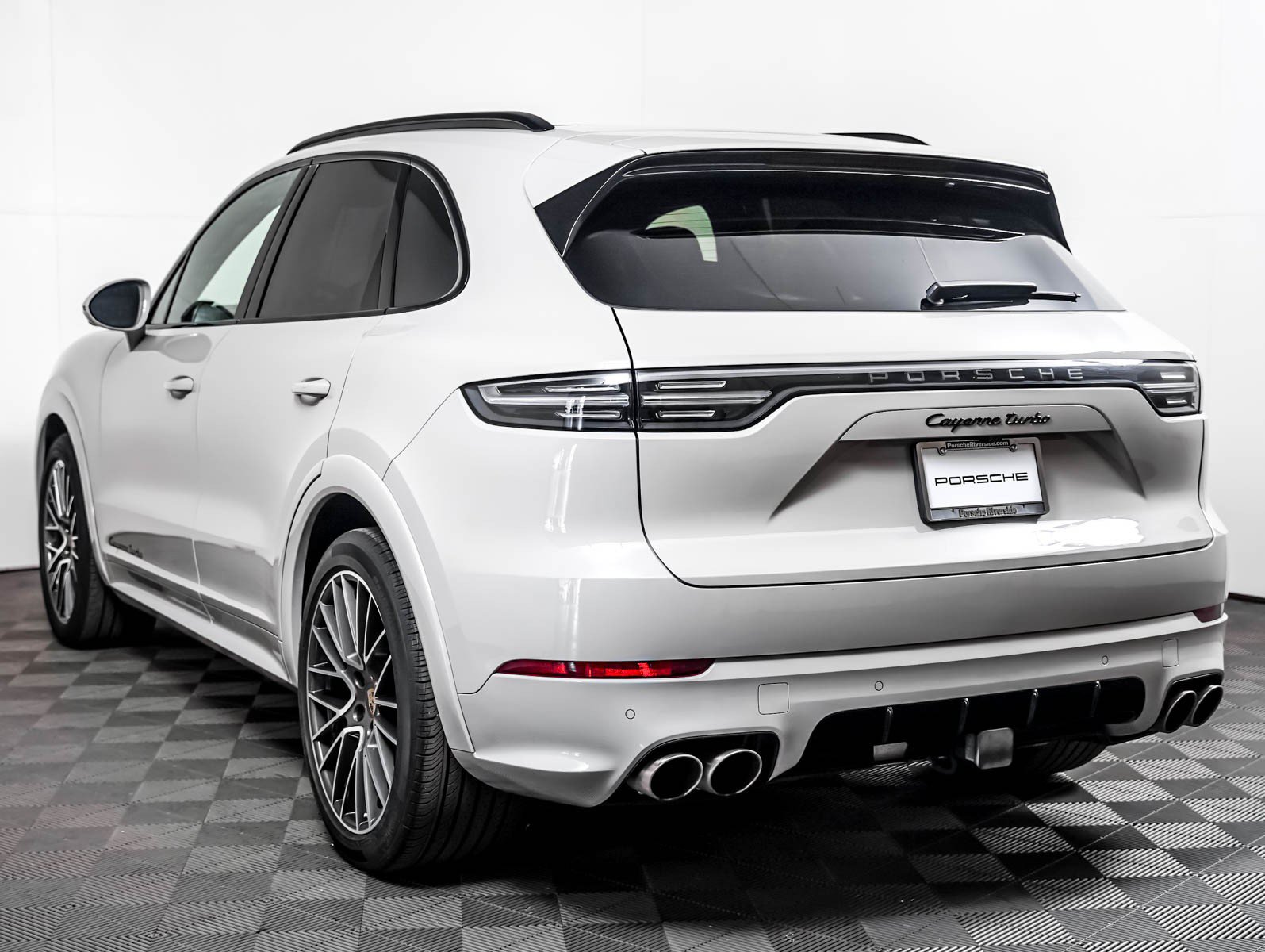 Certified 2023 Porsche Cayenne Turbo AWD/4WD image 3