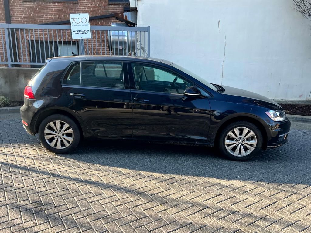 Used 2021 Volkswagen Golf 4-Door image 4