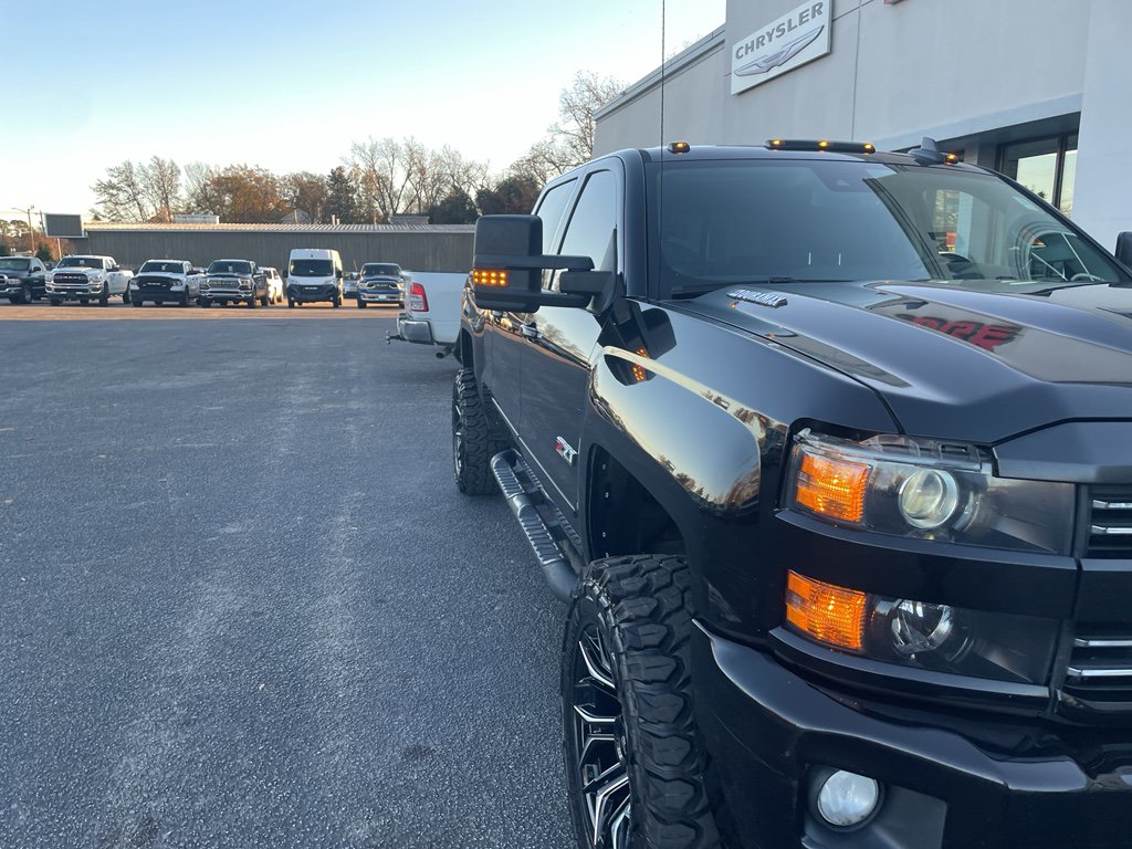 Used 2019 Chevrolet Silverado 2500 LTZ w/ Duramax Plus Package AWD/4WD image 2