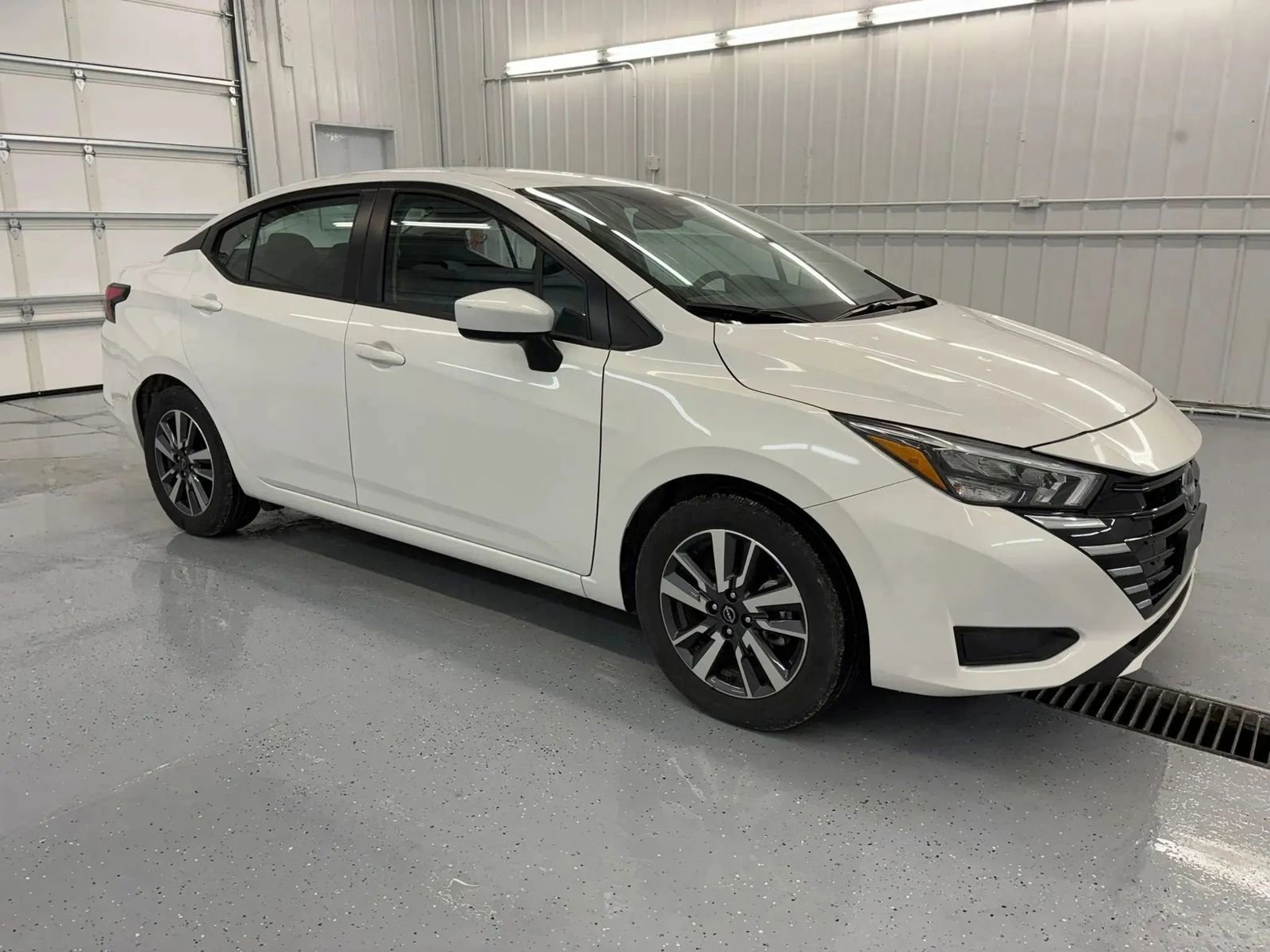 Used 2025 Nissan Versa SV FWD image 1