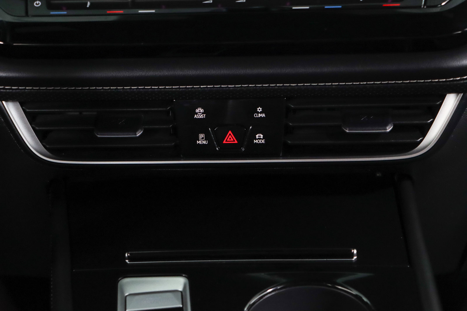 Used 2024 Volkswagen Atlas Cross Sport SE FWD image 20