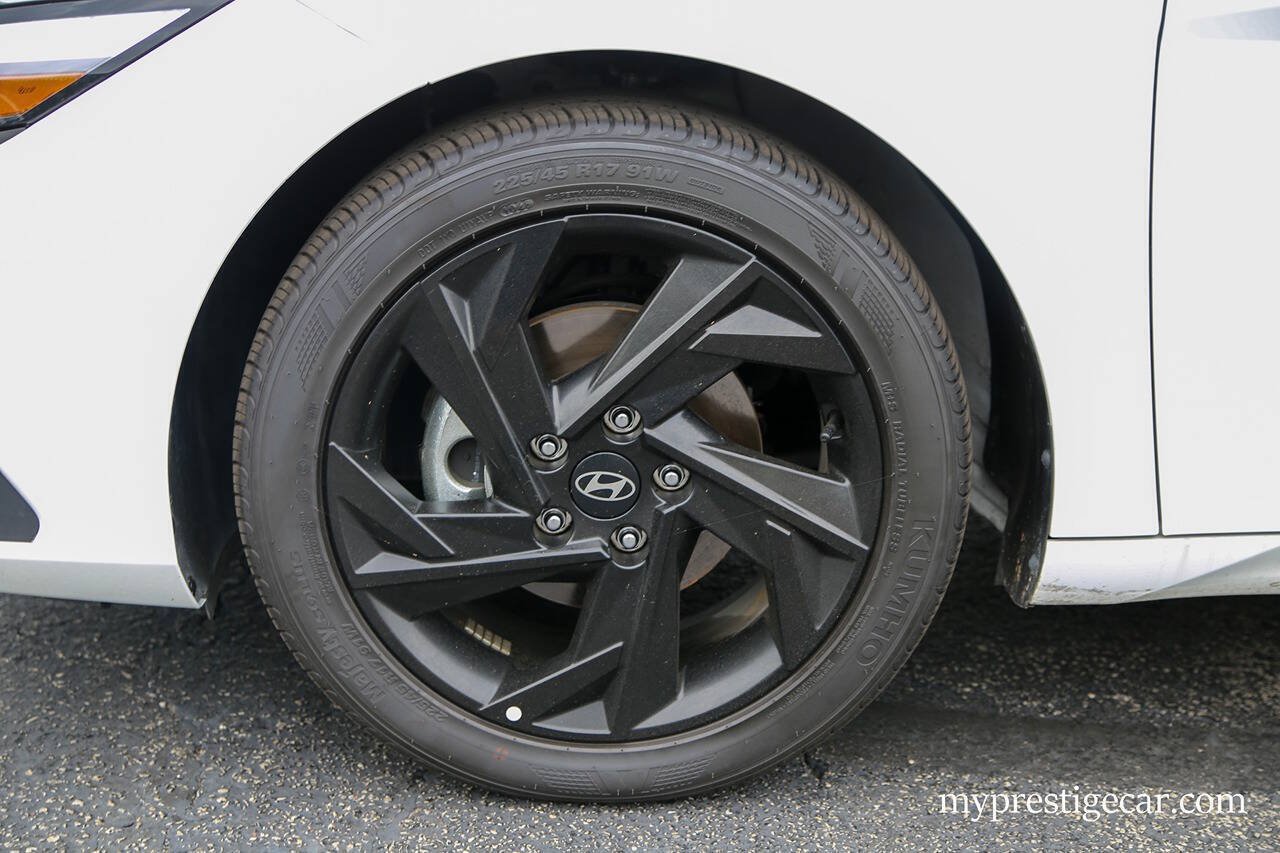Used 2026 Hyundai Elantra Sport FWD image 3