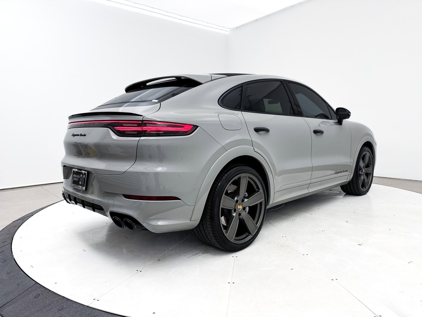 Used 2022 Porsche Cayenne Turbo image 23