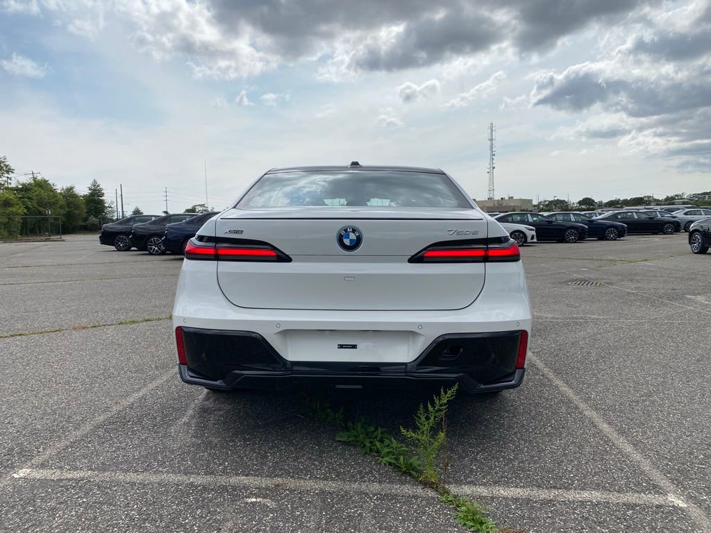 New 2026 BMW 750e xDrive w/ Premium Package image 3