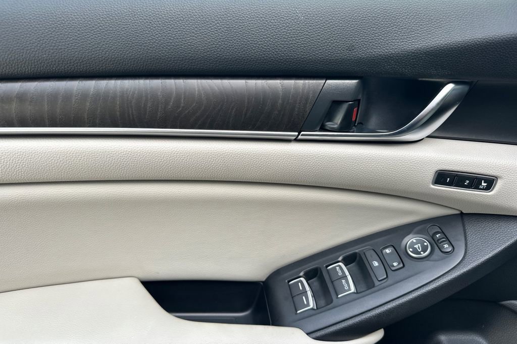 Used 2018 Honda Accord EX-L image 11
