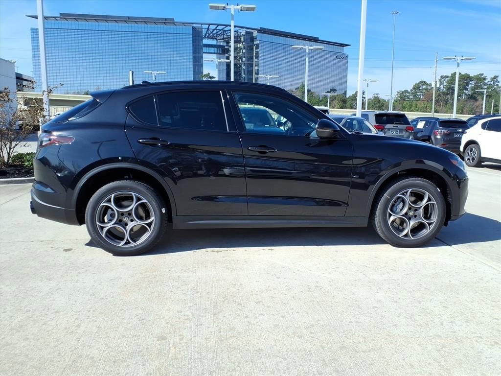 New 2026 Alfa Romeo Stelvio Sprint w/ Convenience Package image 5