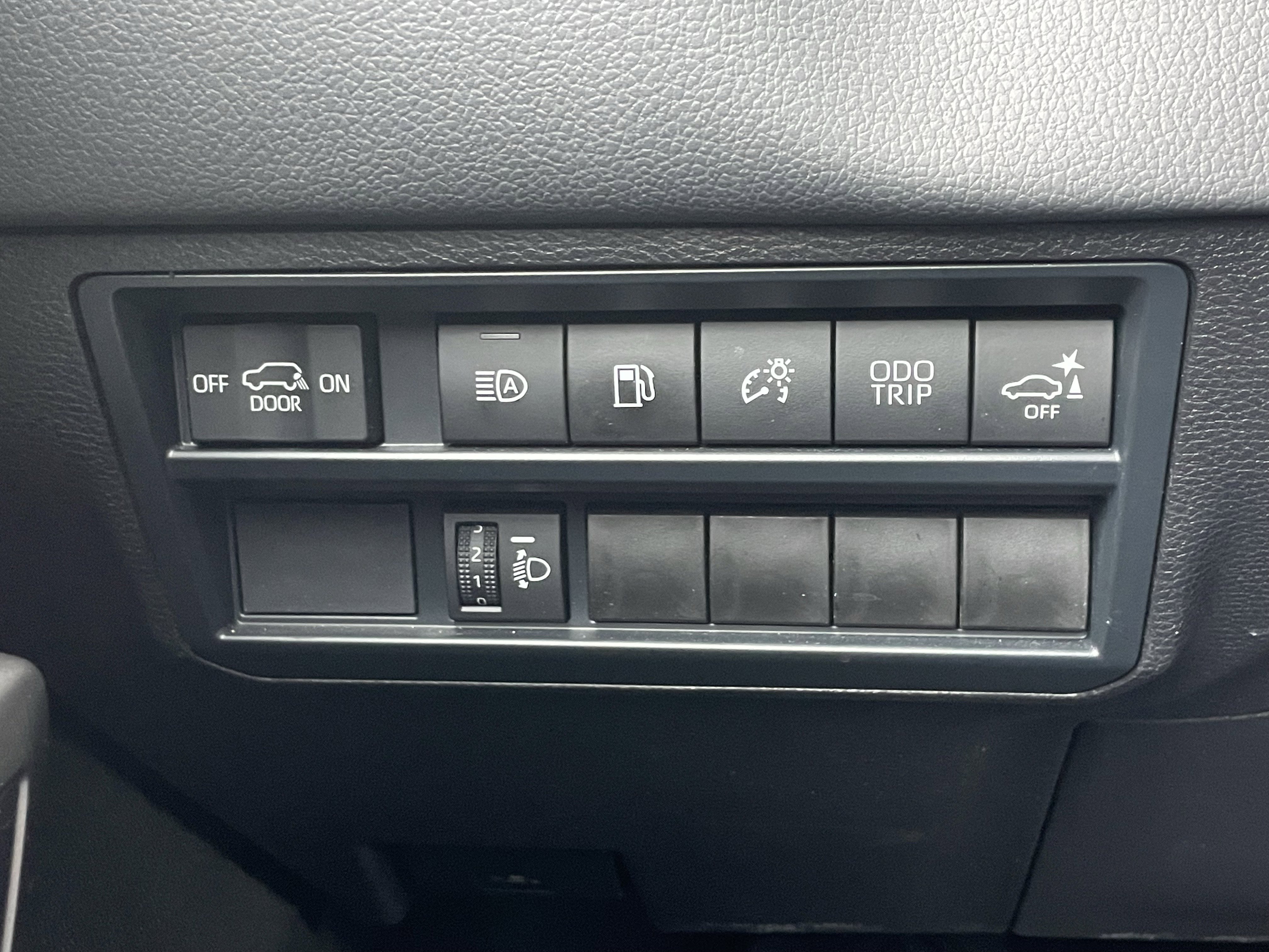 Used 2025 Toyota Sequoia SR5 image 33