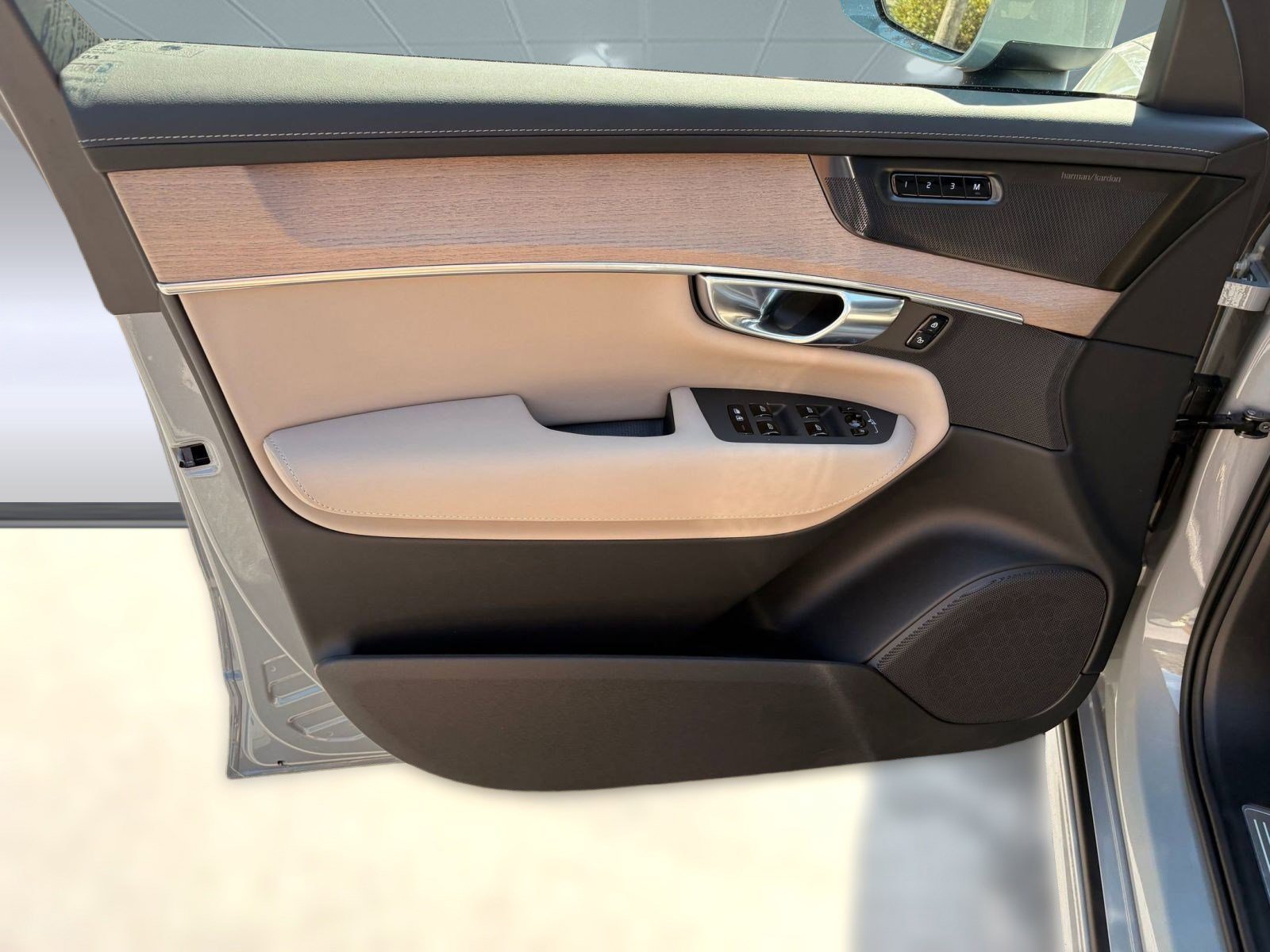 New 2026 Volvo XC90 B6 Plus w/ Protection Package image 21