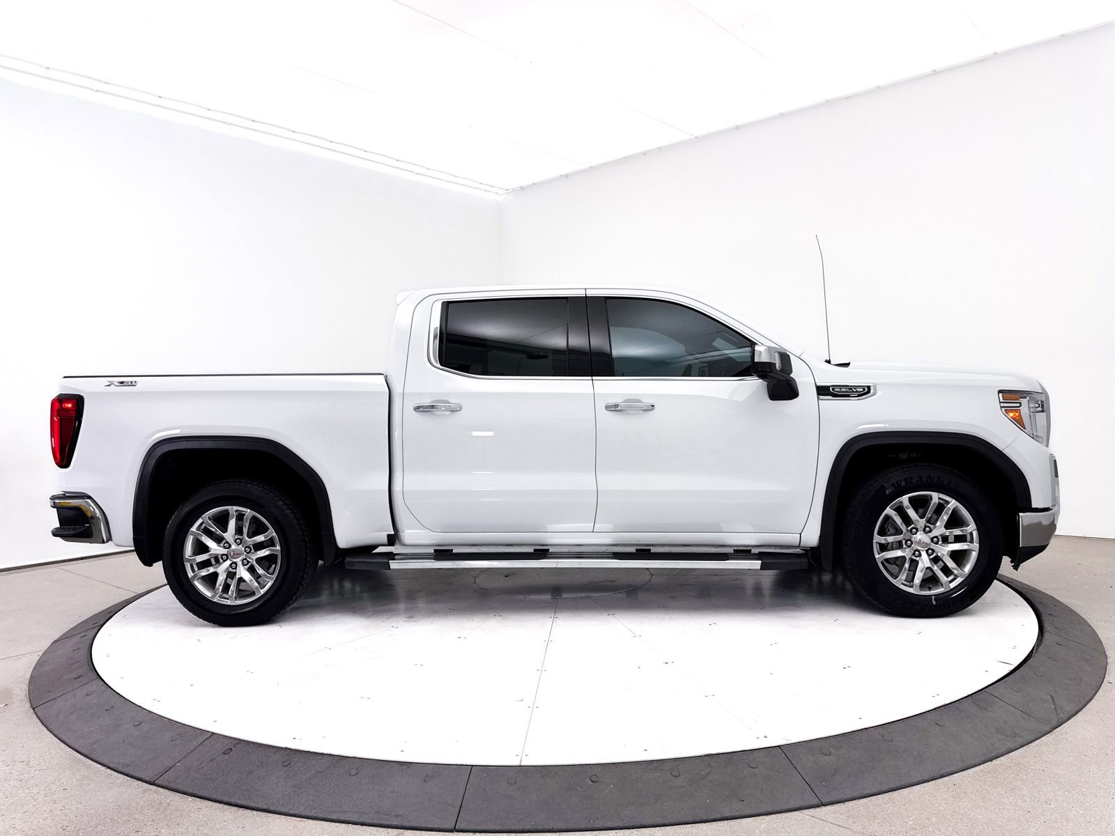 Used 2020 GMC Sierra 1500 SLT w/ SLT Premium Plus Package AWD/4WD image 39