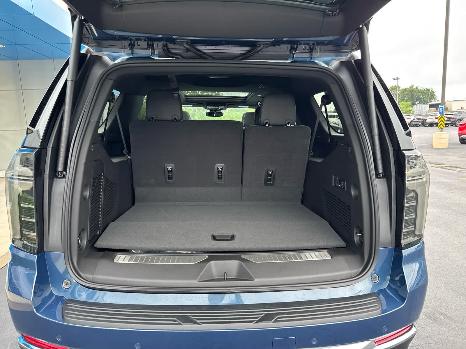 New 2026 Chevrolet Suburban Premier w/ Sun And Tow Package AWD/4WD image 16