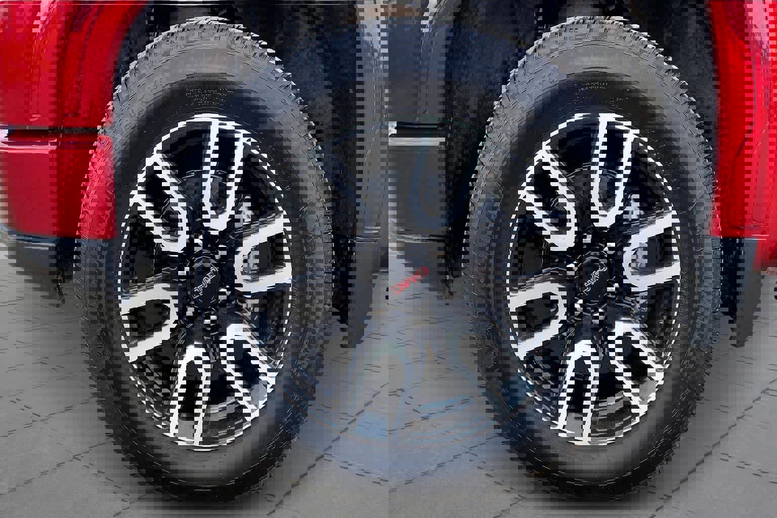 Used 2024 GMC Sierra 1500 AT4 w/ Technology Package image 11