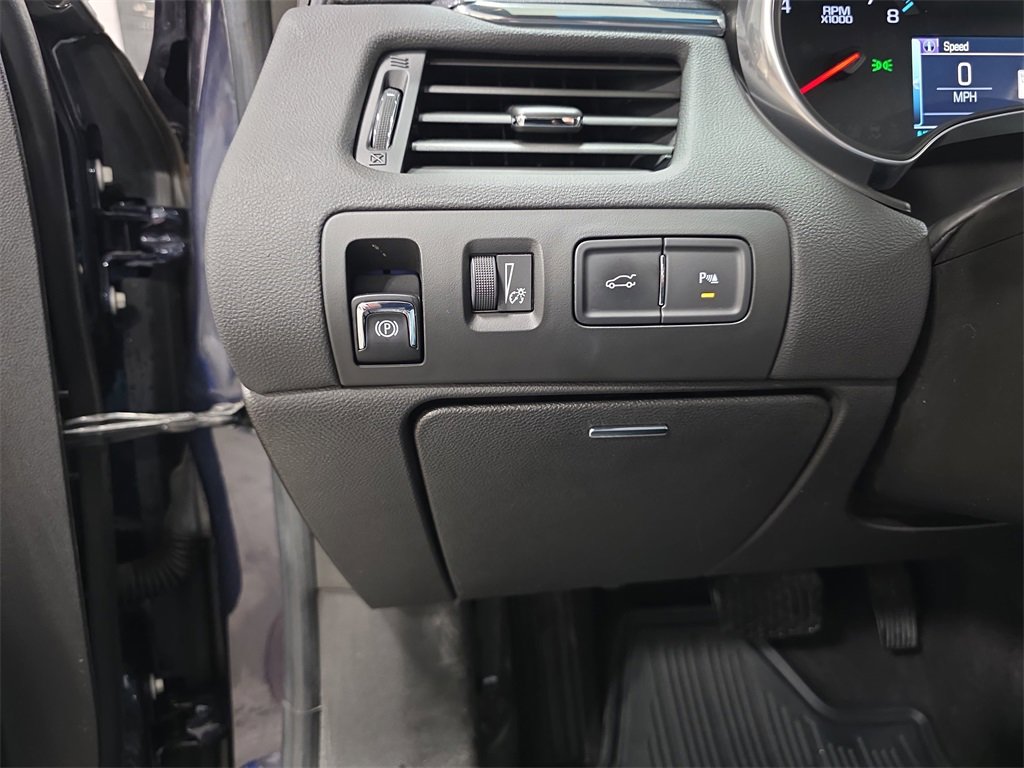 Used 2018 Chevrolet Impala Premier w/ Premier Convenience Package image 26