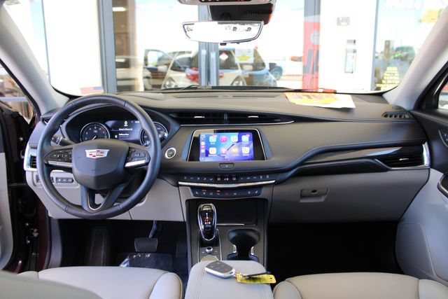 Used 2022 Cadillac XT4 Premium Luxury w/ Technology Package FWD image 12