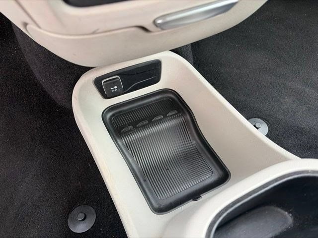 Used 2023 Chrysler Pacifica Touring-L FWD image 23