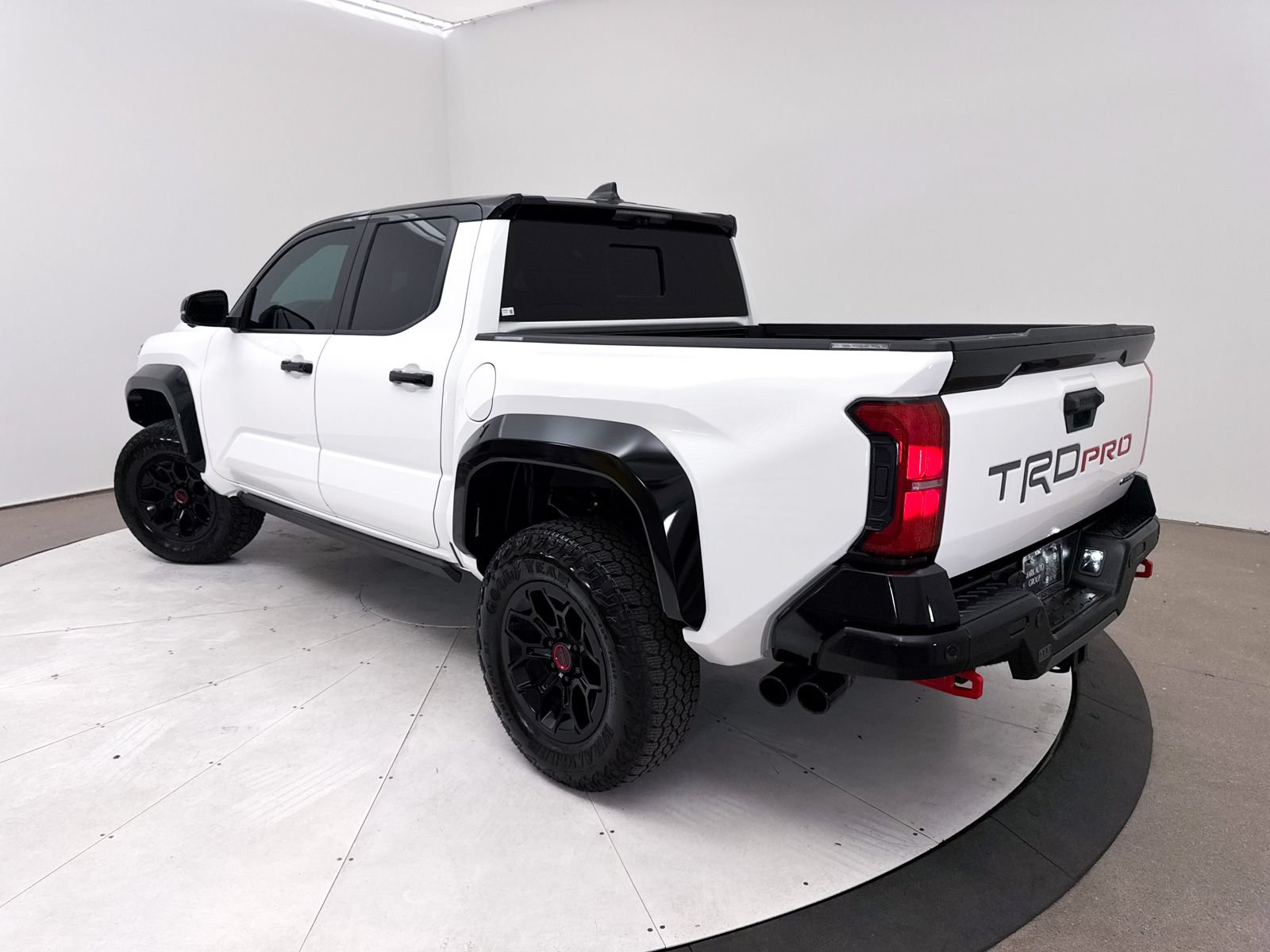 Used 2025 Toyota Tacoma TRD Pro AWD/4WD image 2