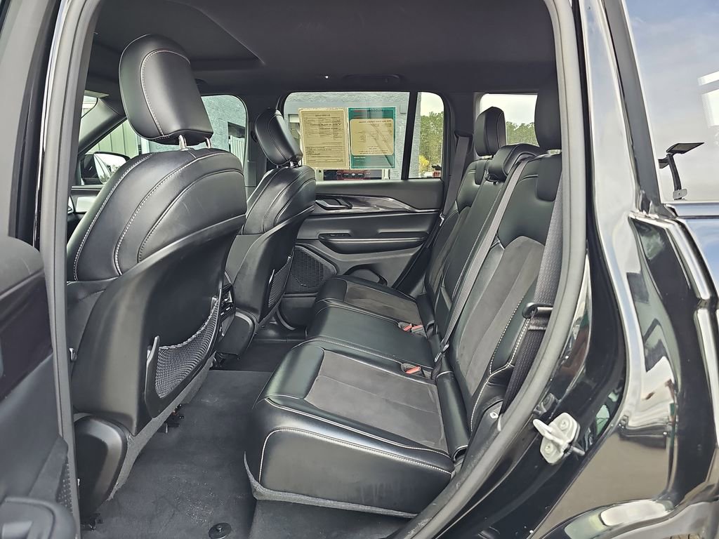 Used 2023 Jeep Grand Cherokee Altitude image 18