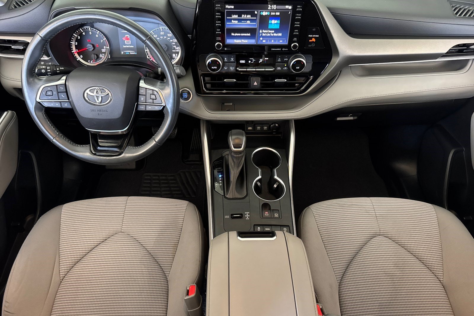 Used 2021 Toyota Highlander LE FWD image 29