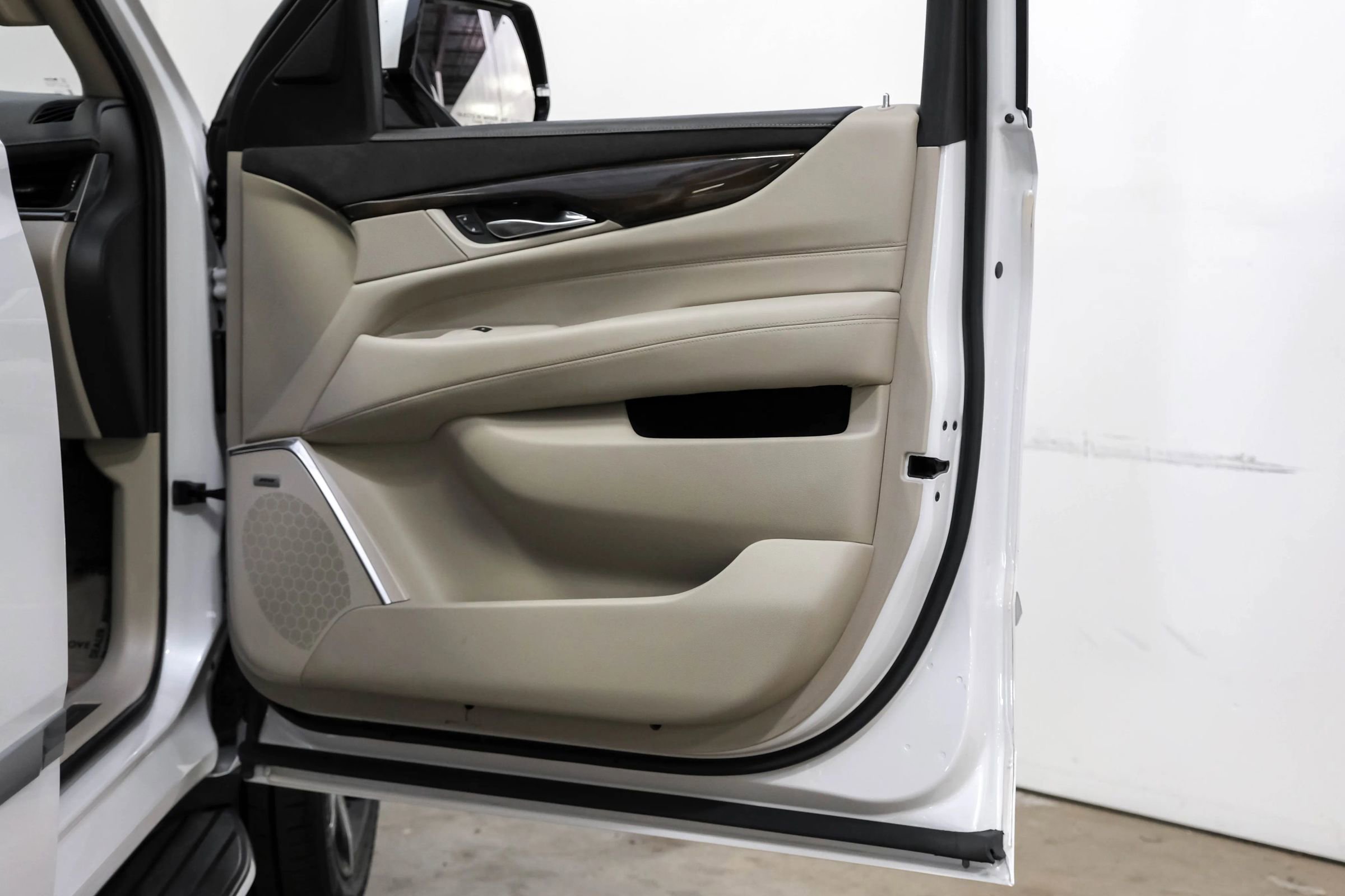 Used 2020 Cadillac Escalade Luxury RWD image 35