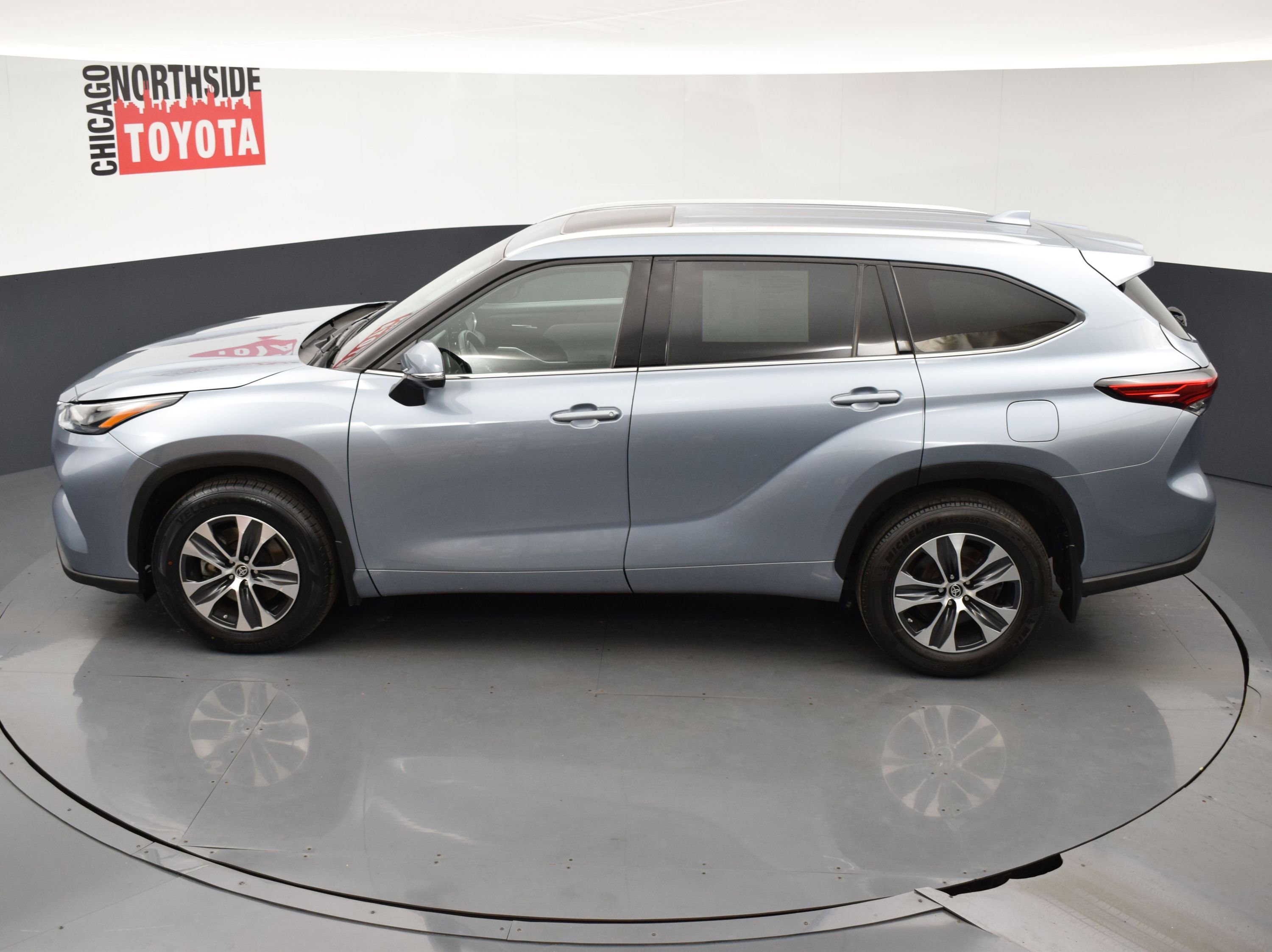 Used 2022 Toyota Highlander XLE AWD/4WD image 22