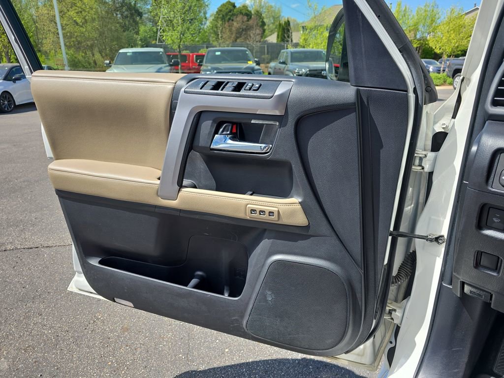 Used 2014 Toyota 4Runner Limited AWD/4WD image 28