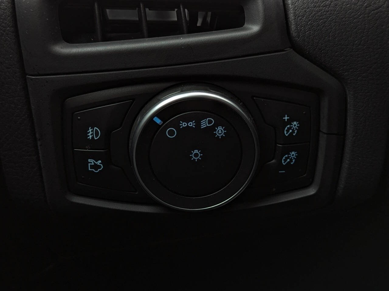 Used 2016 Ford Focus Titanium w/ Titanium Technology Package image 26