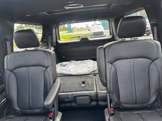 New 2026 Jeep Grand Wagoneer Summit AWD/4WD image 33