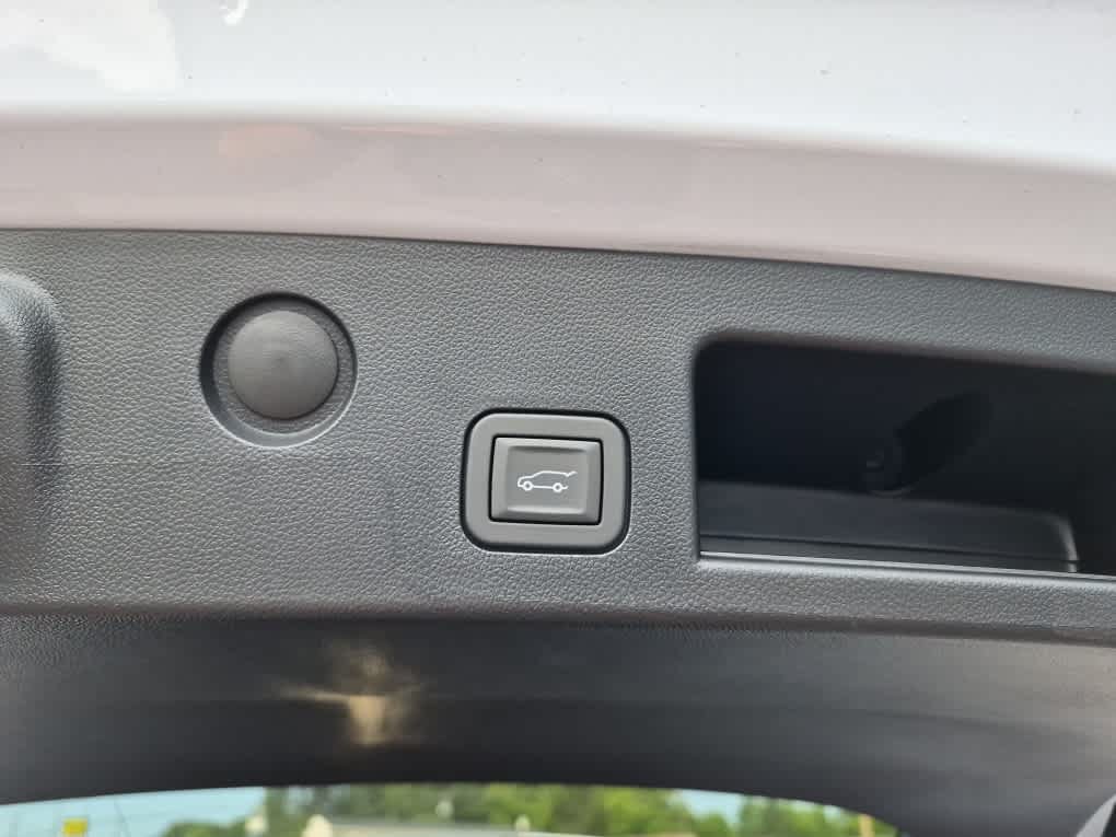 New 2026 Chevrolet Equinox ACTIV w/ Convenience Package III AWD/4WD image 39