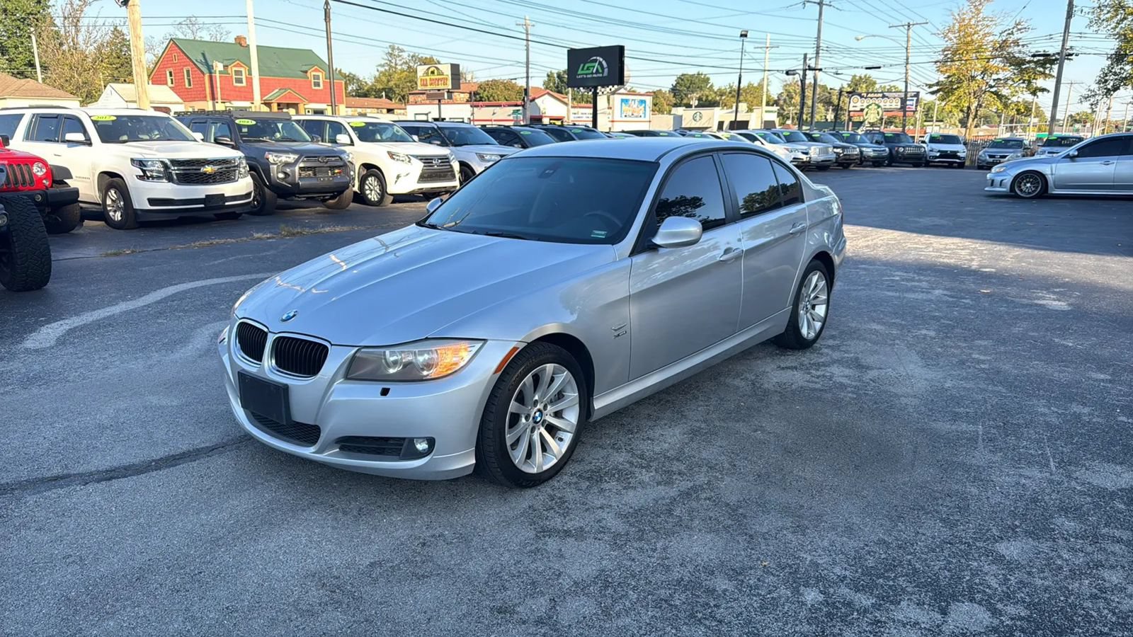 Used 2011 BMW 328i xDrive Sedan AWD/4WD image 3