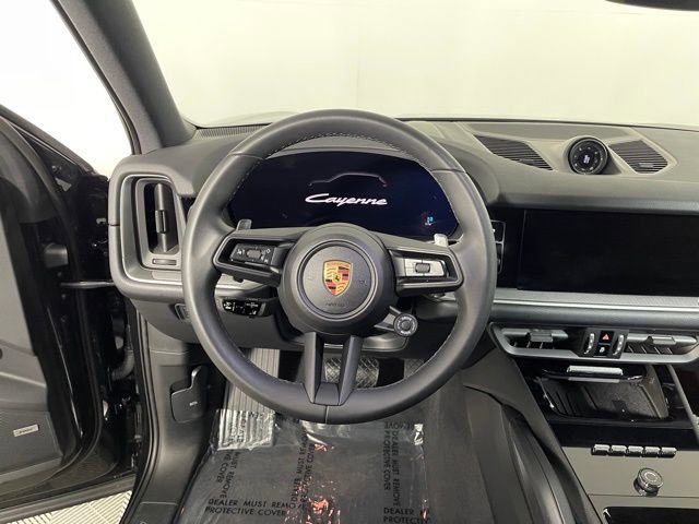 Used 2025 Porsche Cayenne image 40