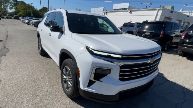 Used 2026 Chevrolet Traverse LT w/ Driver Confidence Package FWD image 4