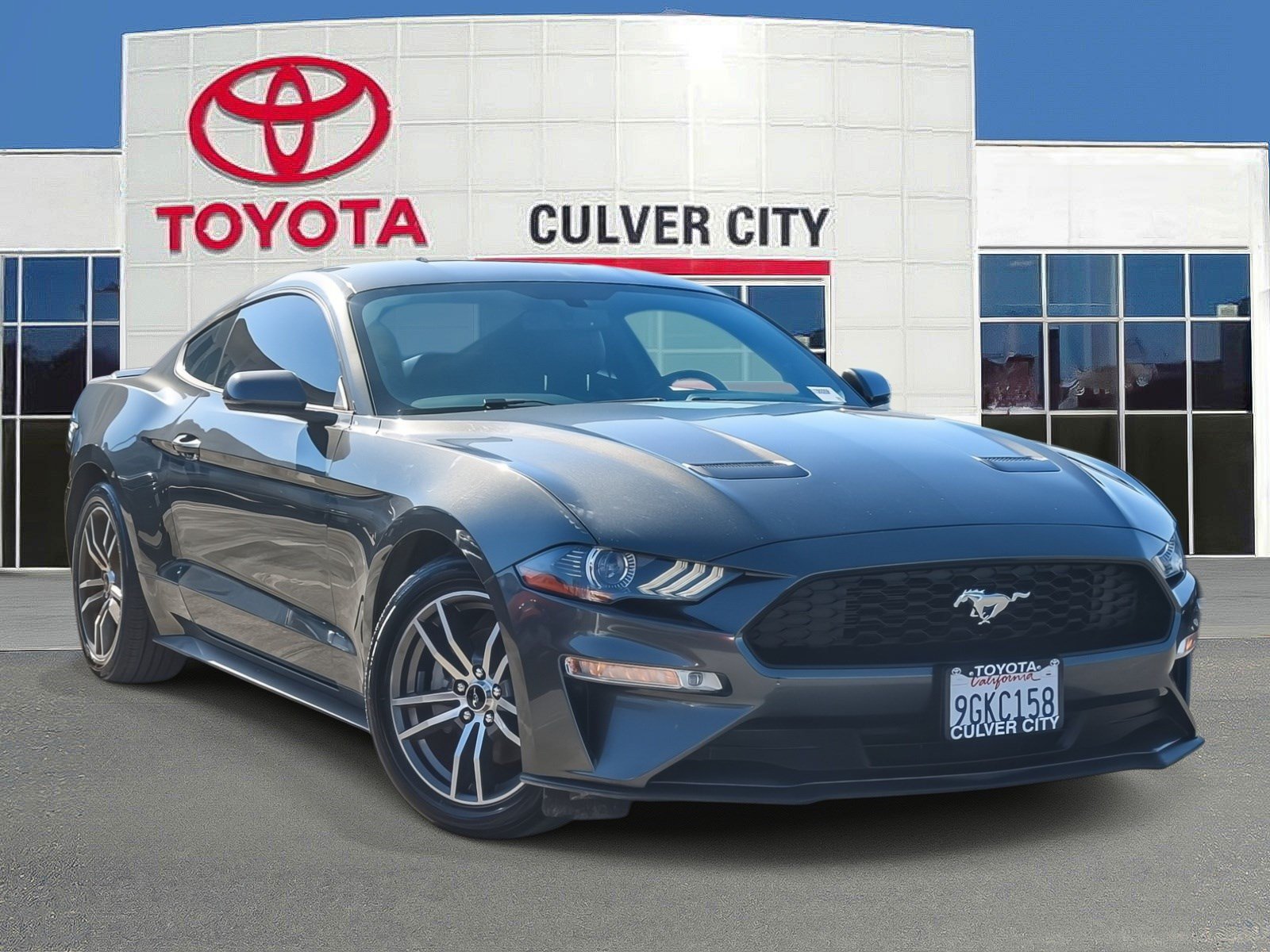 Used 2020 Ford Mustang Premium RWD image 1