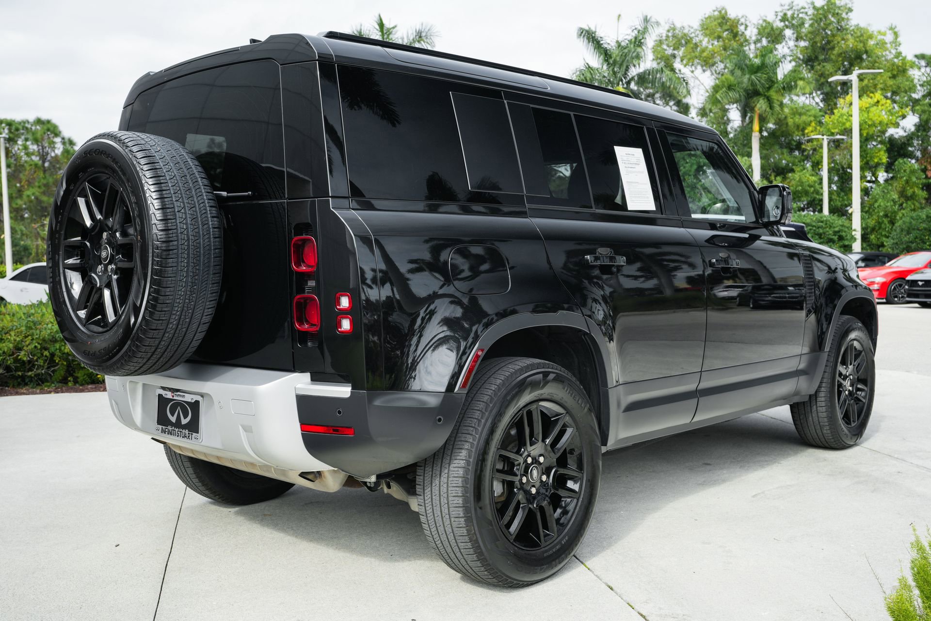 Used 2025 Land Rover Defender 110 S image 9