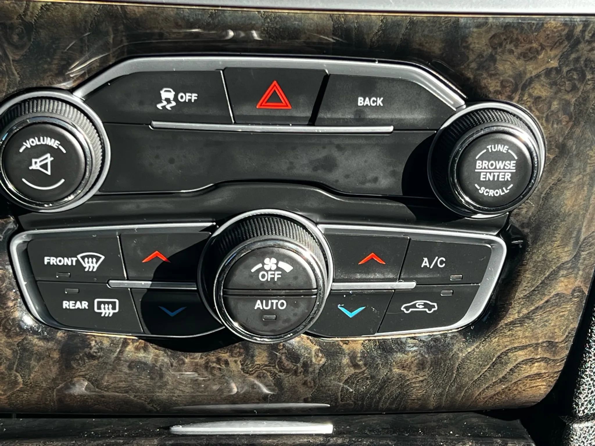 Used 2016 Chrysler 300 C image 34