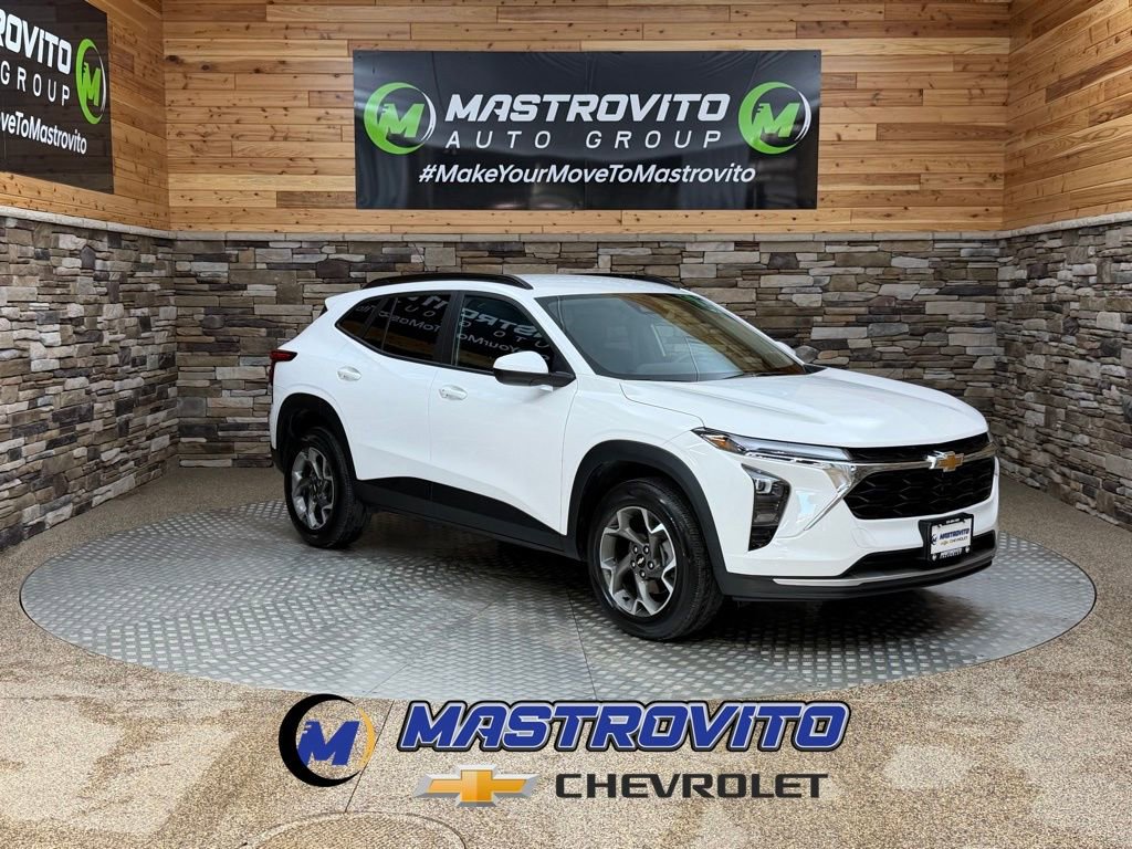 Used 2024 Chevrolet Trax LT w/ Driver Confidence Package FWD image 1